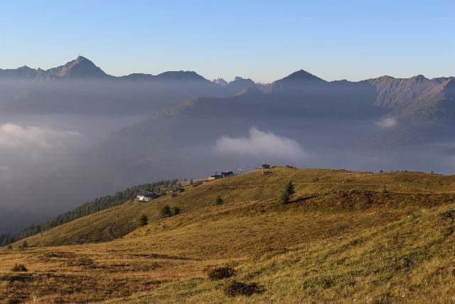 Almwanderung im Skigebiet