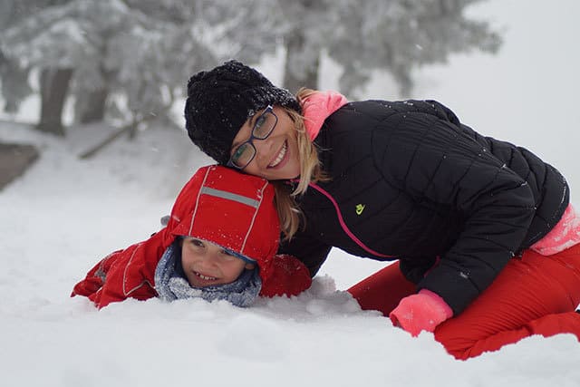 Familienglück im Winterzauber